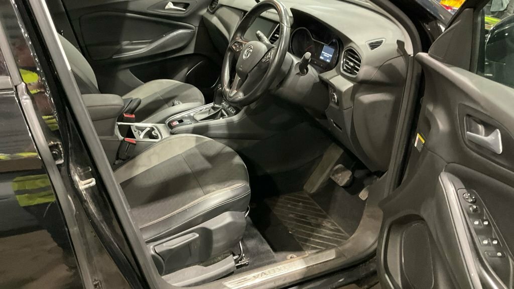Vauxhall Grandland X 1.6L Sport Nav Black #5