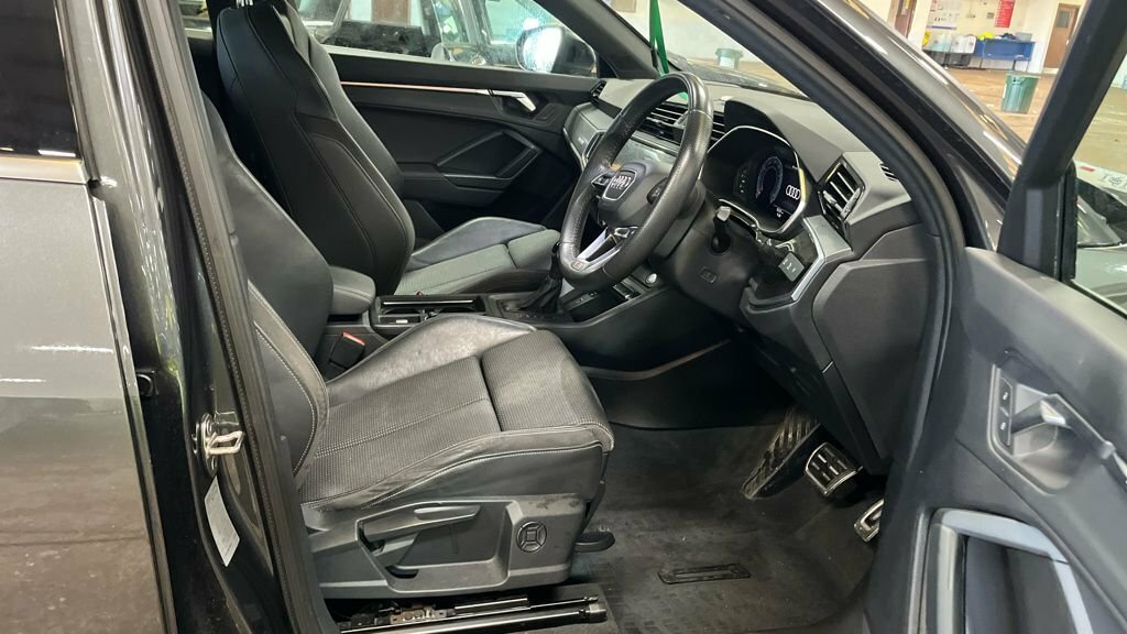 Audi Q3 S Line 35 Tfsi 150 Ps 6-Speed Black #4
