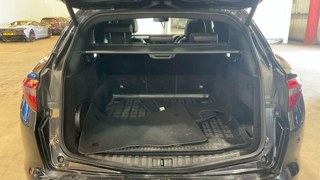 Alfa Romeo Stelvio 2L Milano Edizione Black