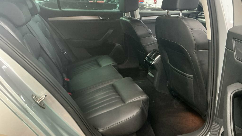 Skoda Superb 2L Se L Executive Silver #4