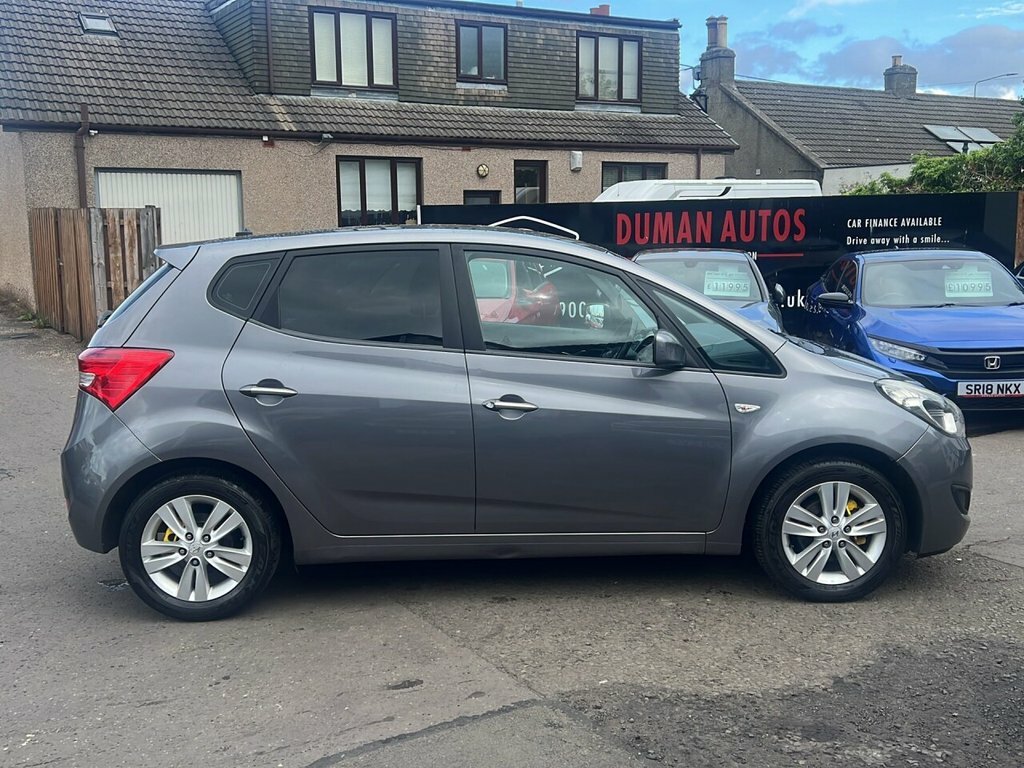 Hyundai Ix20 Style Crdi 5-Door Red #8