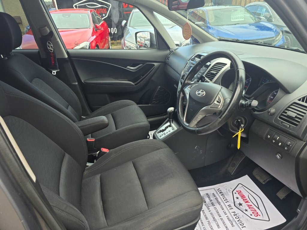Hyundai Ix20 Style Crdi 5-Door Red #11