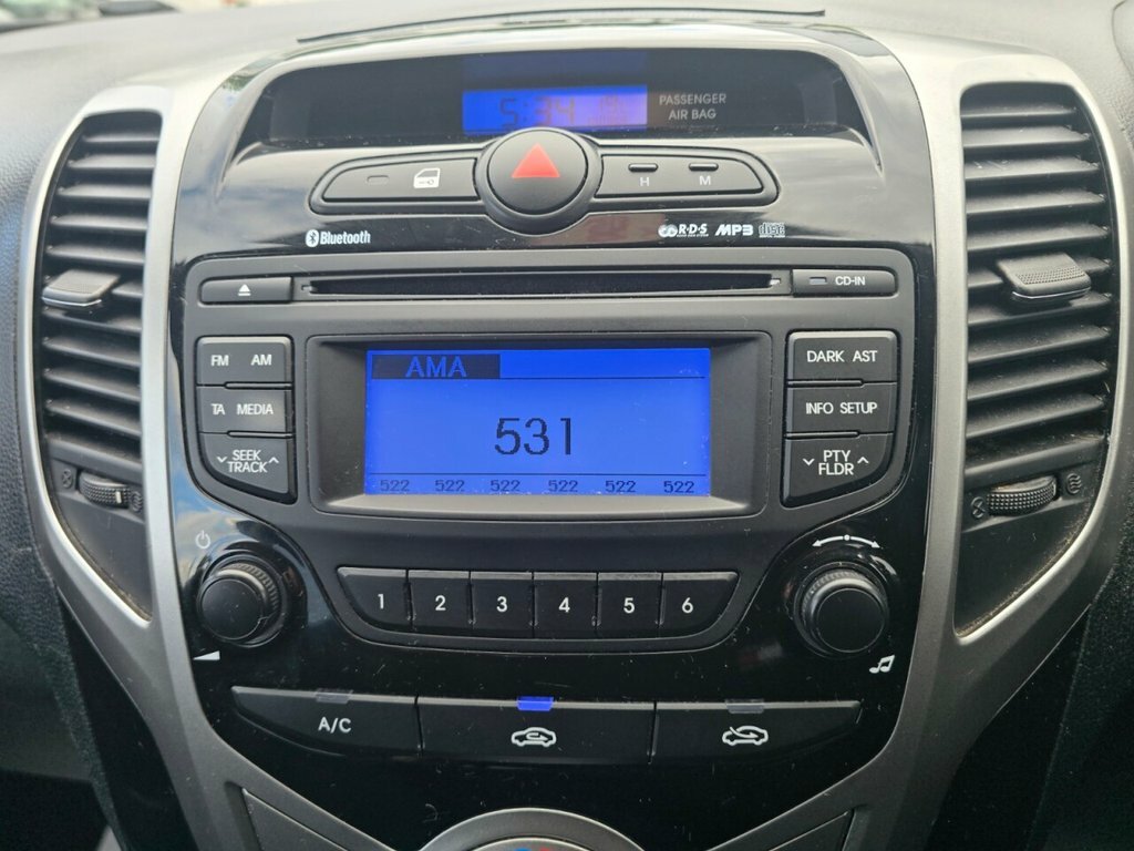 Hyundai Ix20 Style Crdi 5-Door Red #18