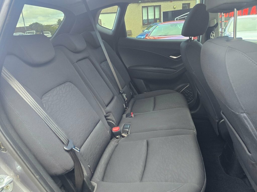 Hyundai Ix20 Style Crdi 5-Door Red #10