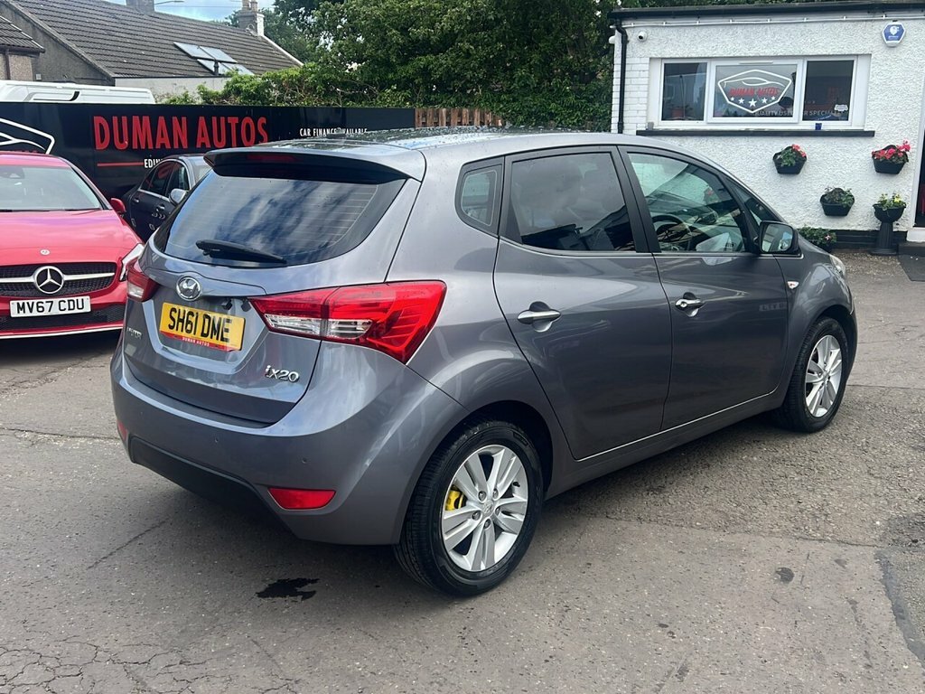 Hyundai Ix20 Style Crdi 5-Door Red #7