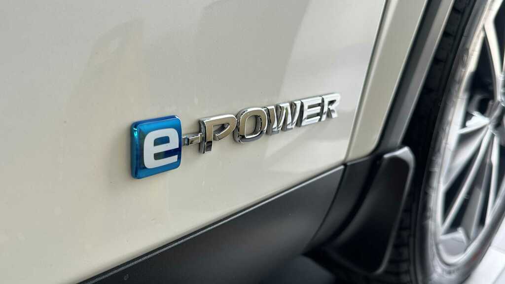 Nissan Qashqai Tekna E-power Aut White #6