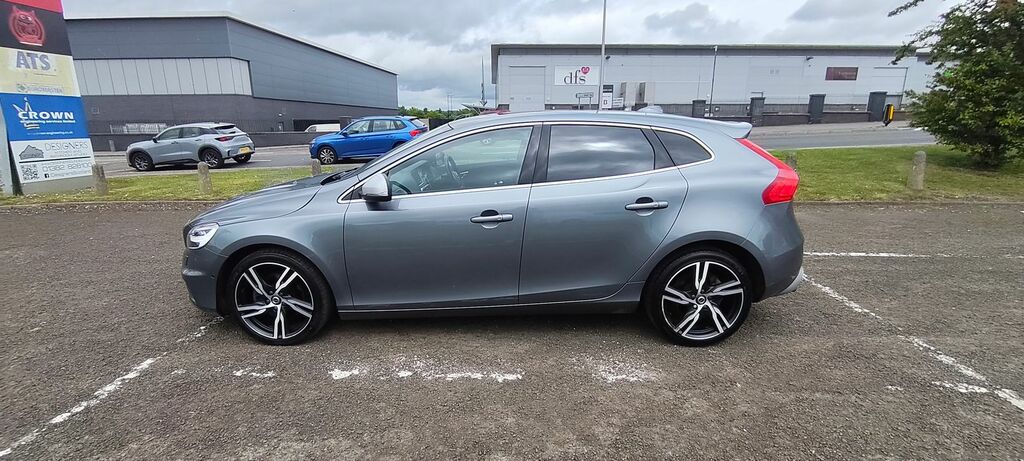 Volvo V40 2.0 T3 R-design Edition Hatchback Manua KV69RXP Grey #2