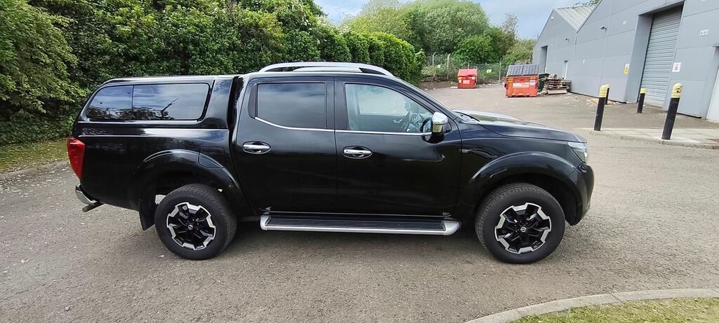 Nissan Navara 2.3 Dci Tekna Pickup Double Cab 4W SL20VOC Black #6