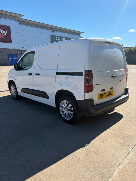 Vauxhall Combo 1.5 Turbo D 2300 Dynamic Panel Van Manu DV71JXK White #3