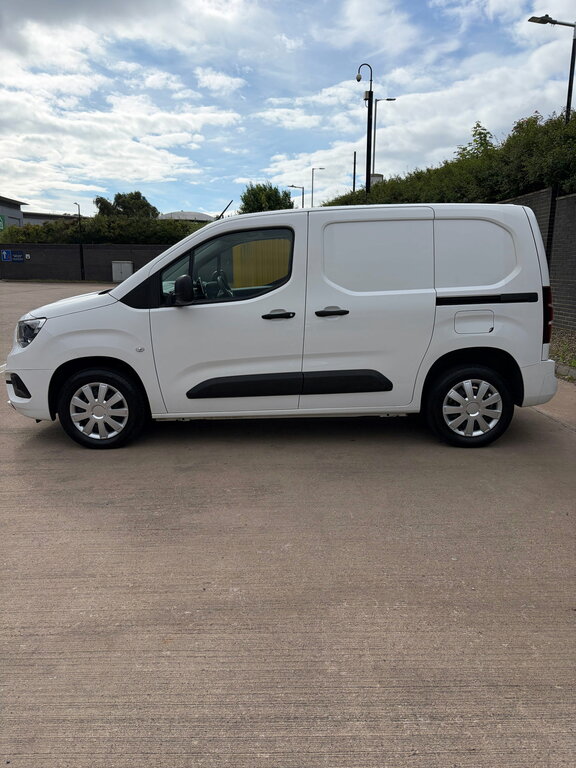 Vauxhall Combo 1.5 Turbo D 2300 Sportive Panel Van Man FE22PCF White #2