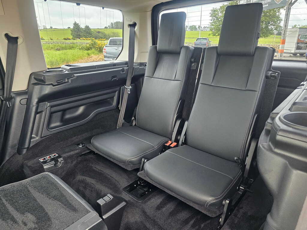 Land Rover Discovery 3 .0 Graphite Sdv6 12 03 2016 Grey #3