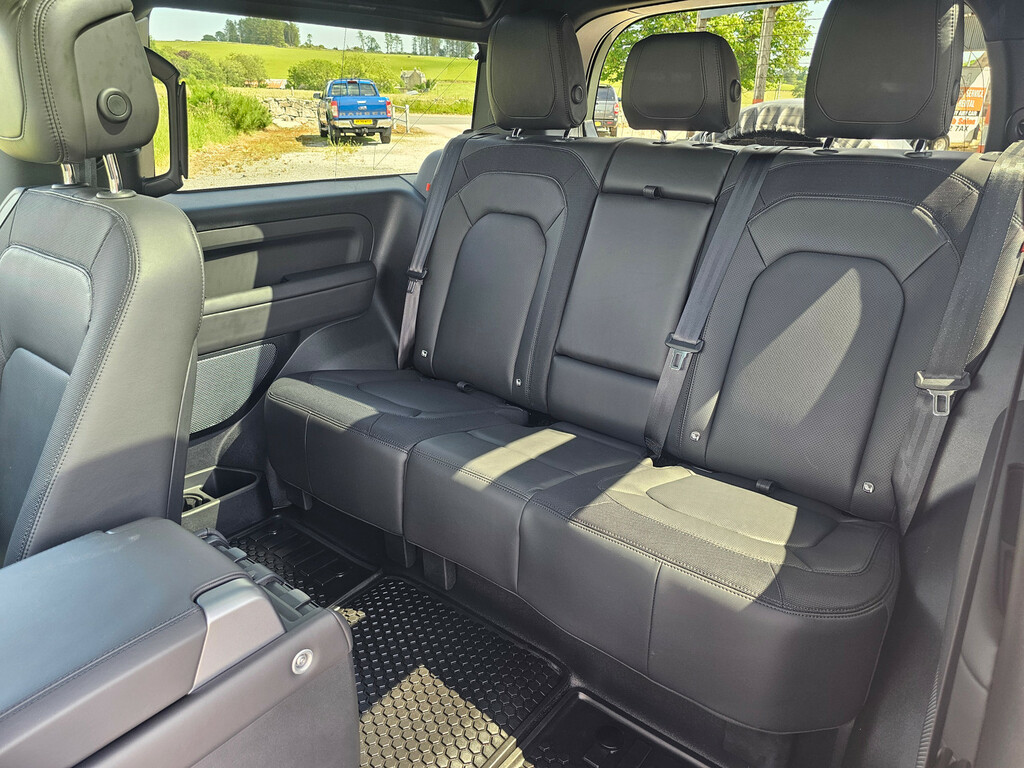 Land Rover Defender 90 X-dynamic Se White #11