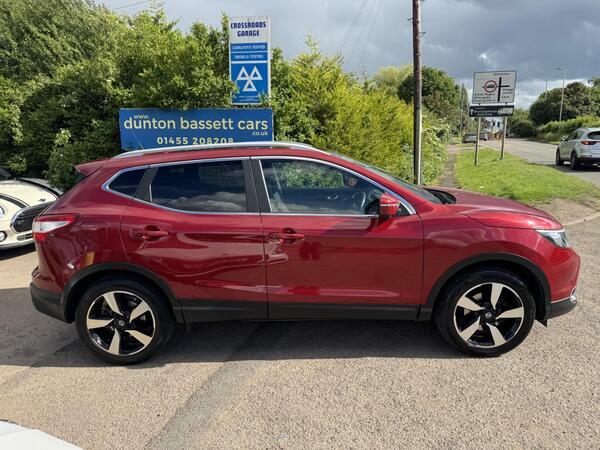Nissan Qashqai 1.2 Dig-t N-connecta 2Wd Euro 6 Ss EU16URT Red #4
