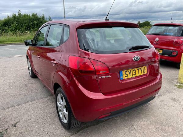 Kia Venga 1.6 2 Euro 5 Red #4