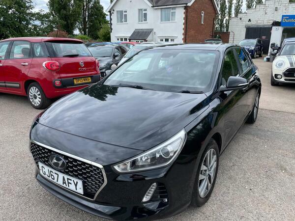 Hyundai I30 1.6 Crdi Blue Drive Se Nav Euro 6 Ss Black #2