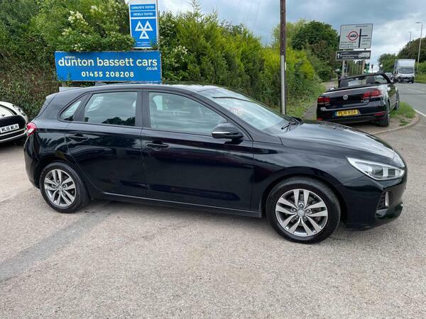 Hyundai I30 1.6 Crdi Blue Drive Se Nav Euro 6 Ss Black #6