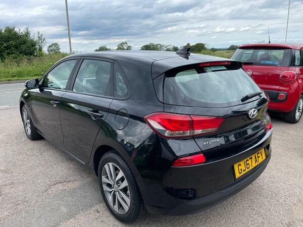 Hyundai I30 1.6 Crdi Blue Drive Se Nav Euro 6 Ss Black #4