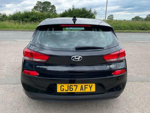 Hyundai I30 1.6 Crdi Blue Drive Se Nav Euro 6 Ss Black #5