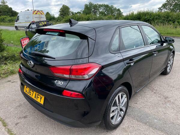 Hyundai I30 1.6 Crdi Blue Drive Se Nav Euro 6 Ss Black #3