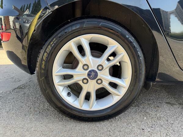 Ford Fiesta Fiesta Zetec White #34