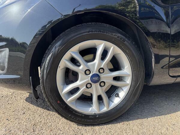 Ford Fiesta Fiesta Zetec White #33