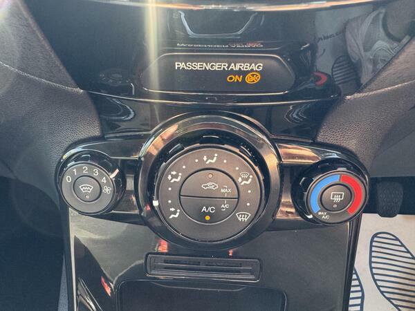 Ford Fiesta Fiesta Zetec White #18