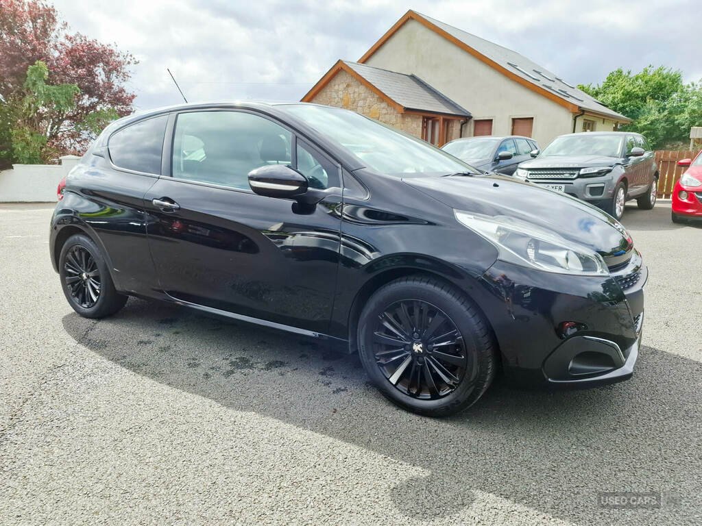 Peugeot 208 1.2 Puretech 82 Black Edition Black