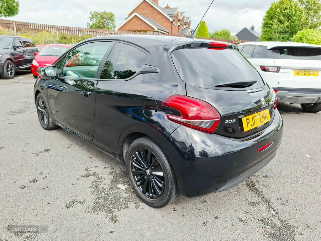 Peugeot 208 1.2 Puretech 82 Black Edition Black #5