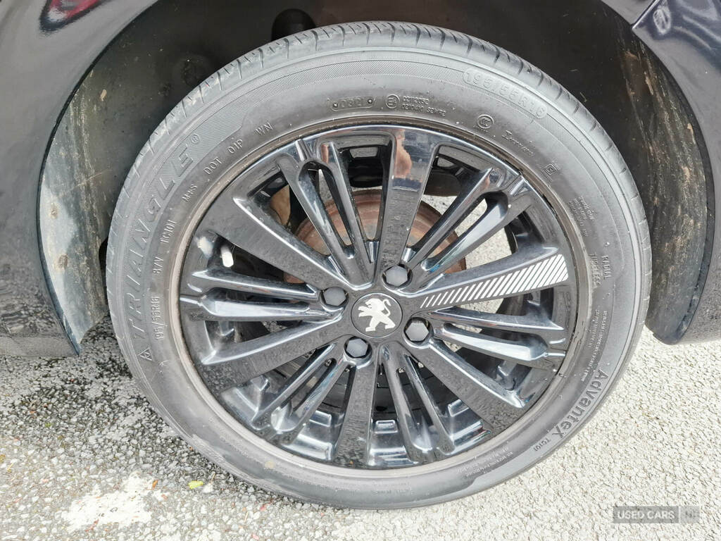 Peugeot 208 Active Blue #9