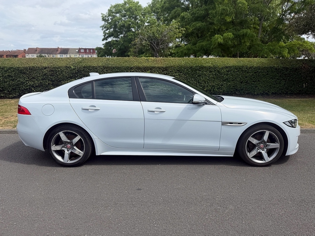 Jaguar XE D R-sport U3506 Ulez FN17UHZ White #2