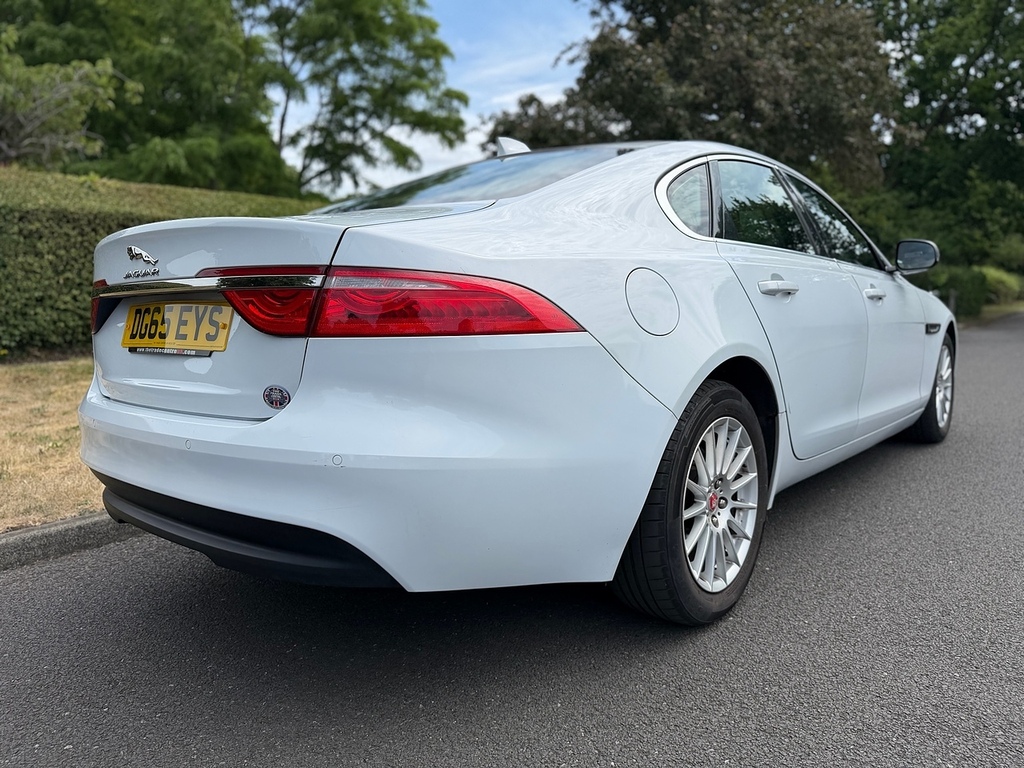 Jaguar XF D Prestige U3507 Ulez DG65EYS White #4