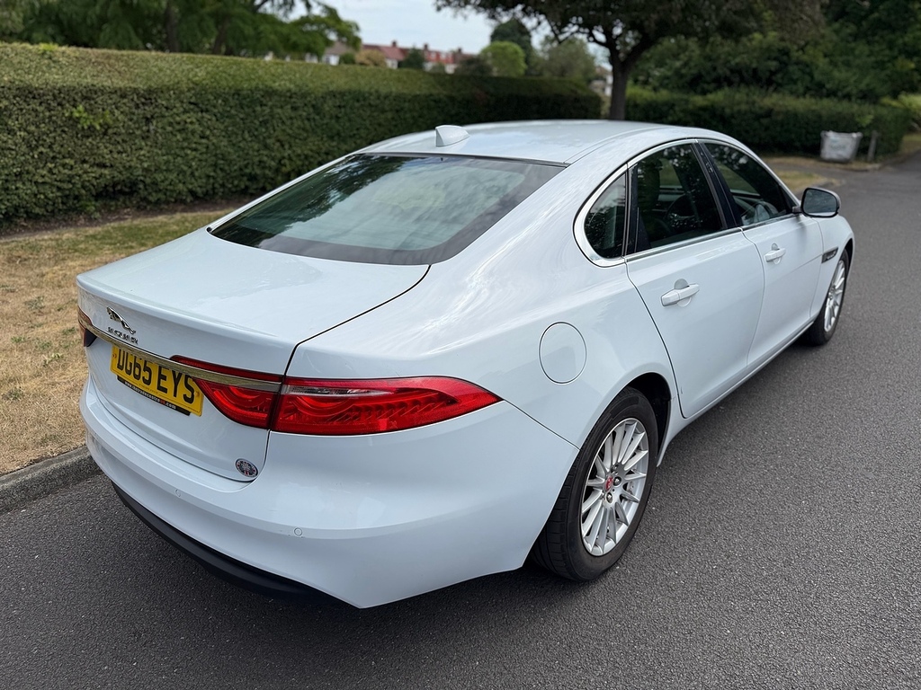 Jaguar XF D Prestige U3507 Ulez DG65EYS White #3