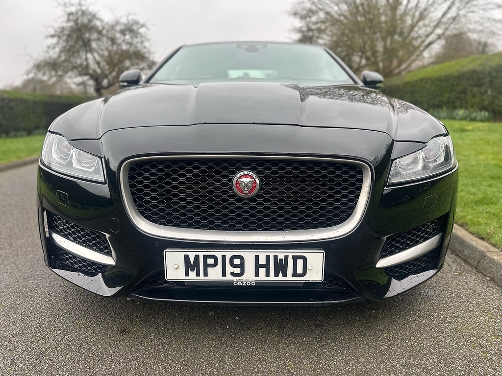 Jaguar XF Chequered Flag Black #12