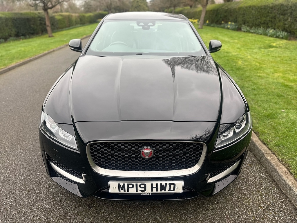 Jaguar XF Chequered Flag Black #11