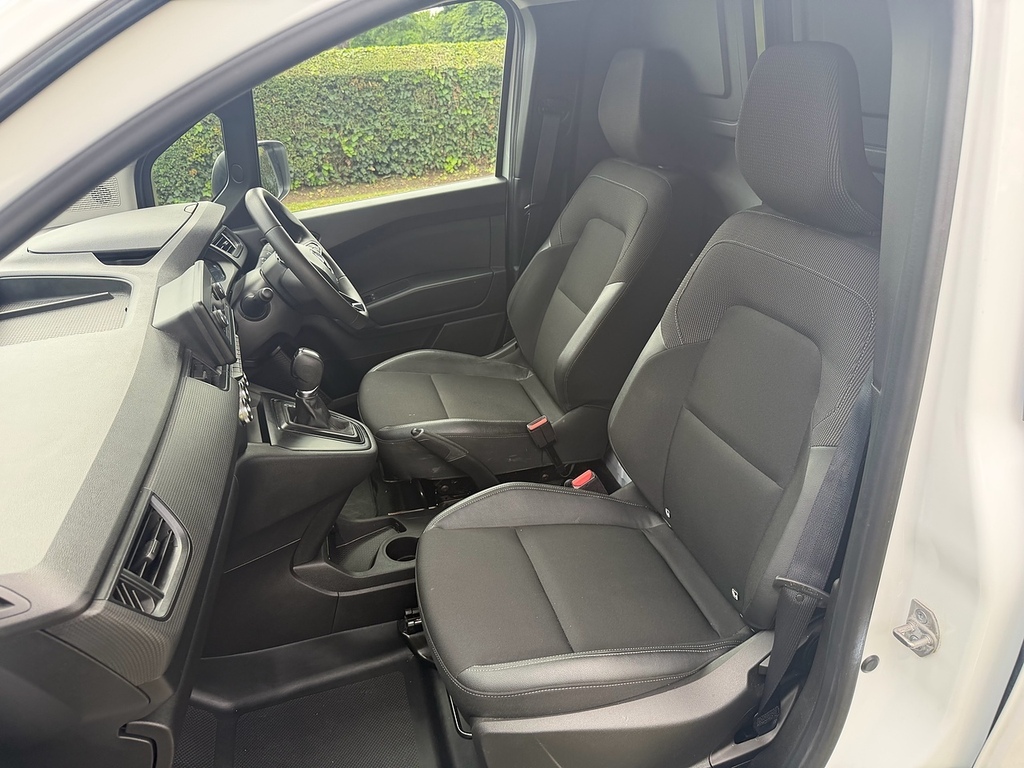Renault Kangoo Ll21 90Kw 44Kwh Advance Safety Van White #18