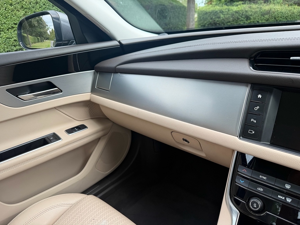 Jaguar XF 2.0I 250 Portfolio Grey #39