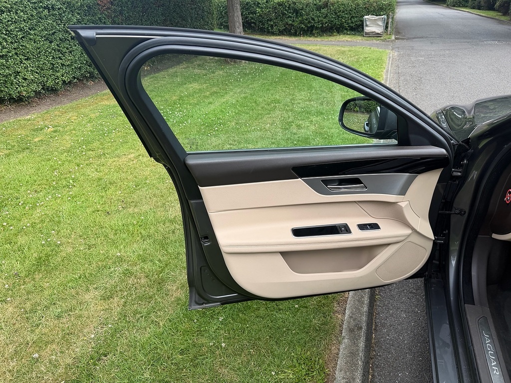 Jaguar XF 2.0I 250 Portfolio Grey #30
