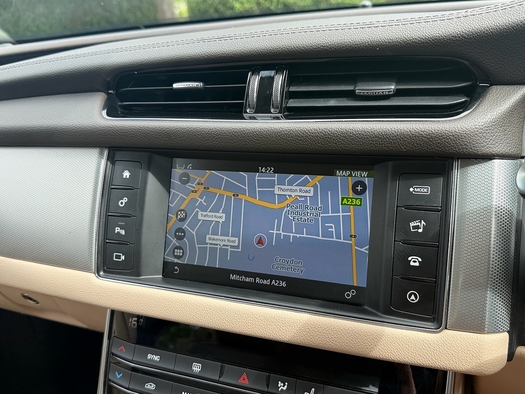 Jaguar XF 2.0I 250 Portfolio Grey #54