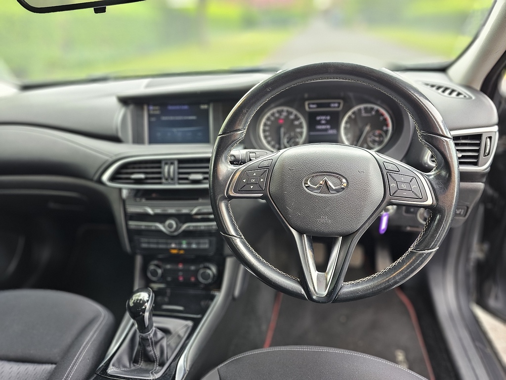 Infiniti Q30 Hatchback Silver #11