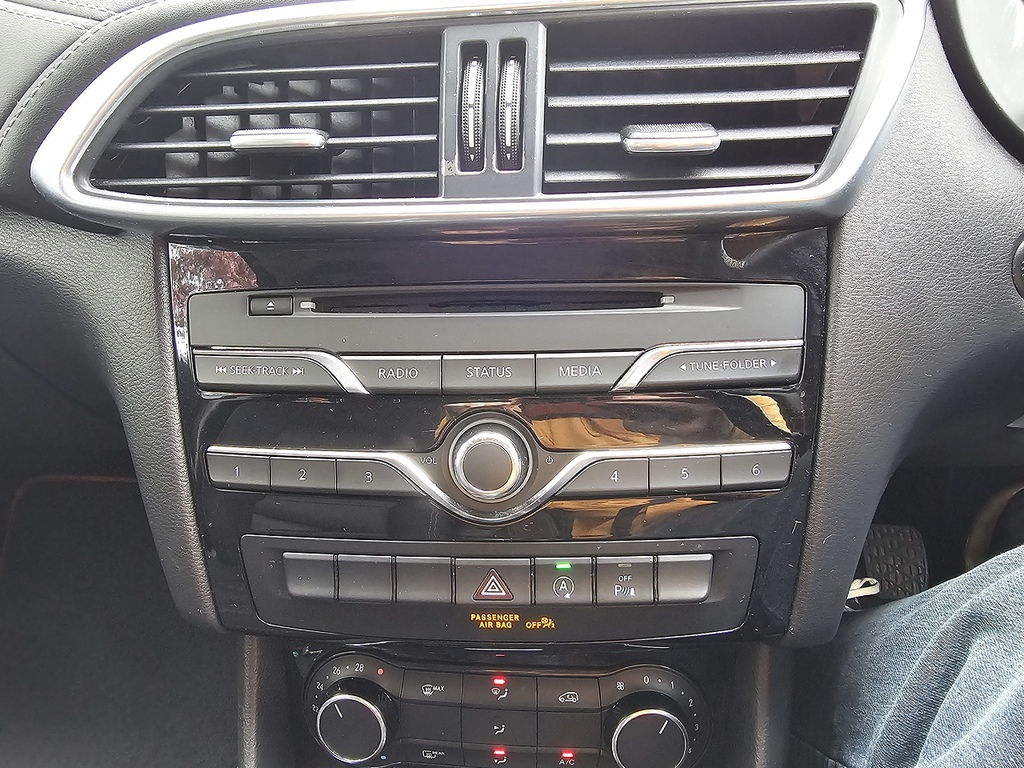 Infiniti Q30 Hatchback Silver #17