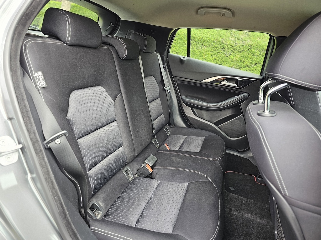 Infiniti Q30 Hatchback Silver #32