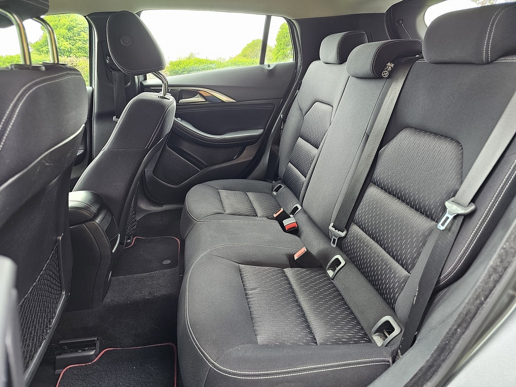 Infiniti Q30 Hatchback Silver #29