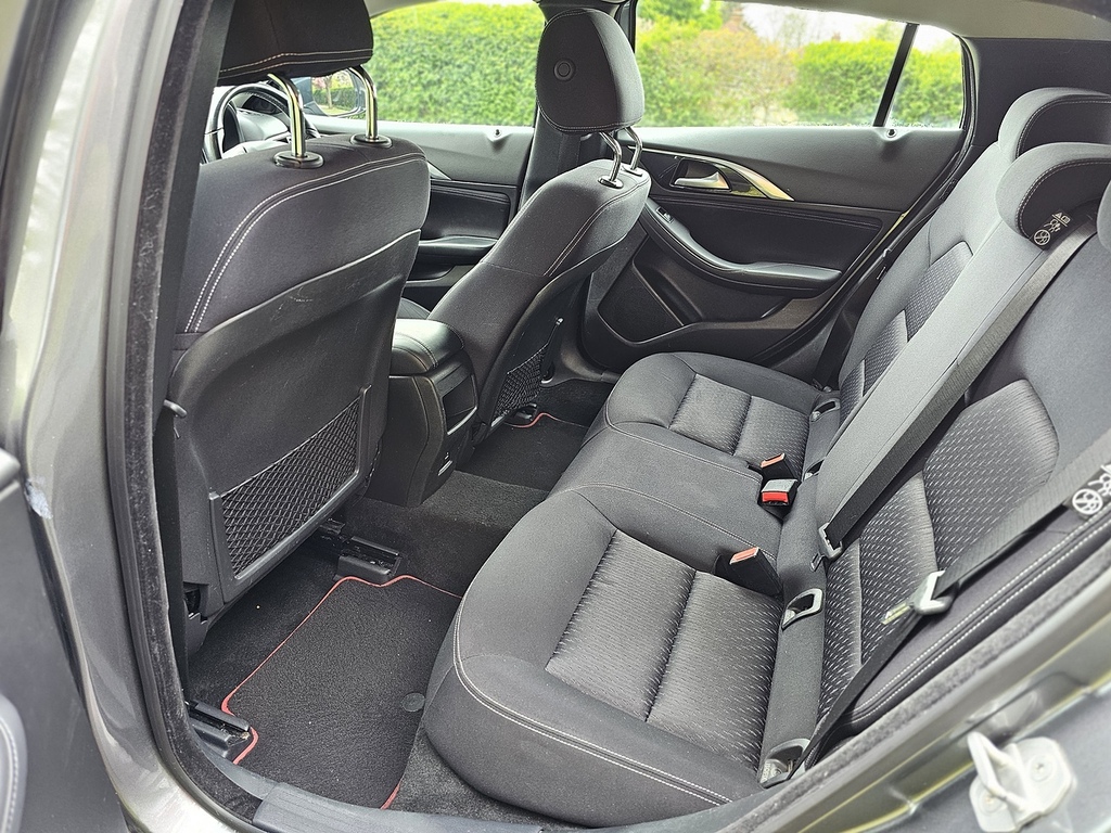 Infiniti Q30 Hatchback Silver #30