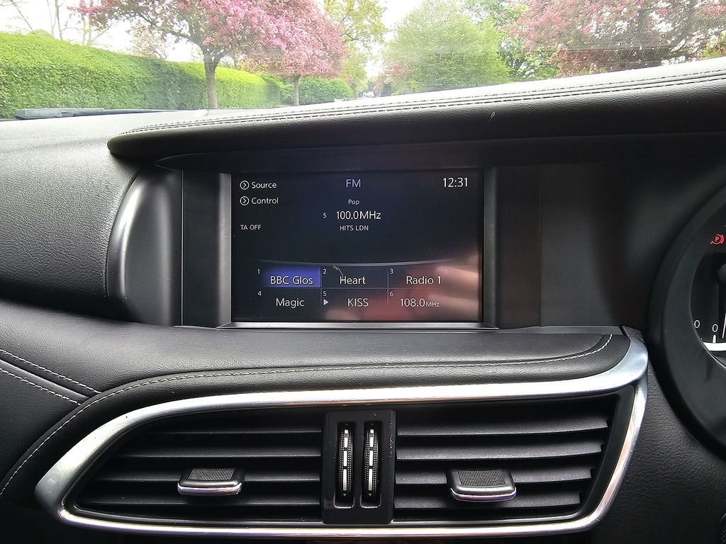 Infiniti Q30 Hatchback Silver #16