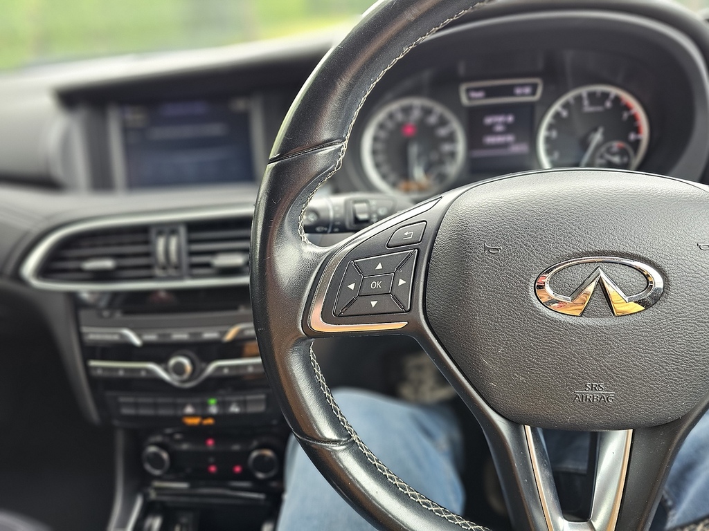 Infiniti Q30 Hatchback Silver #12