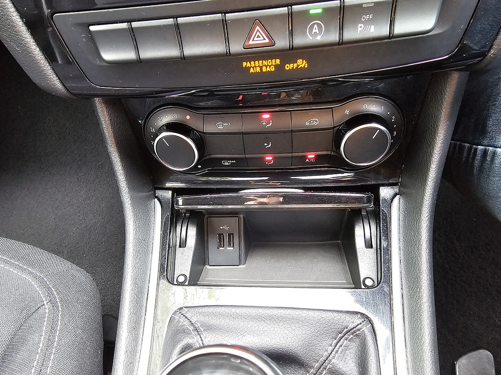 Infiniti Q30 Hatchback Silver #19