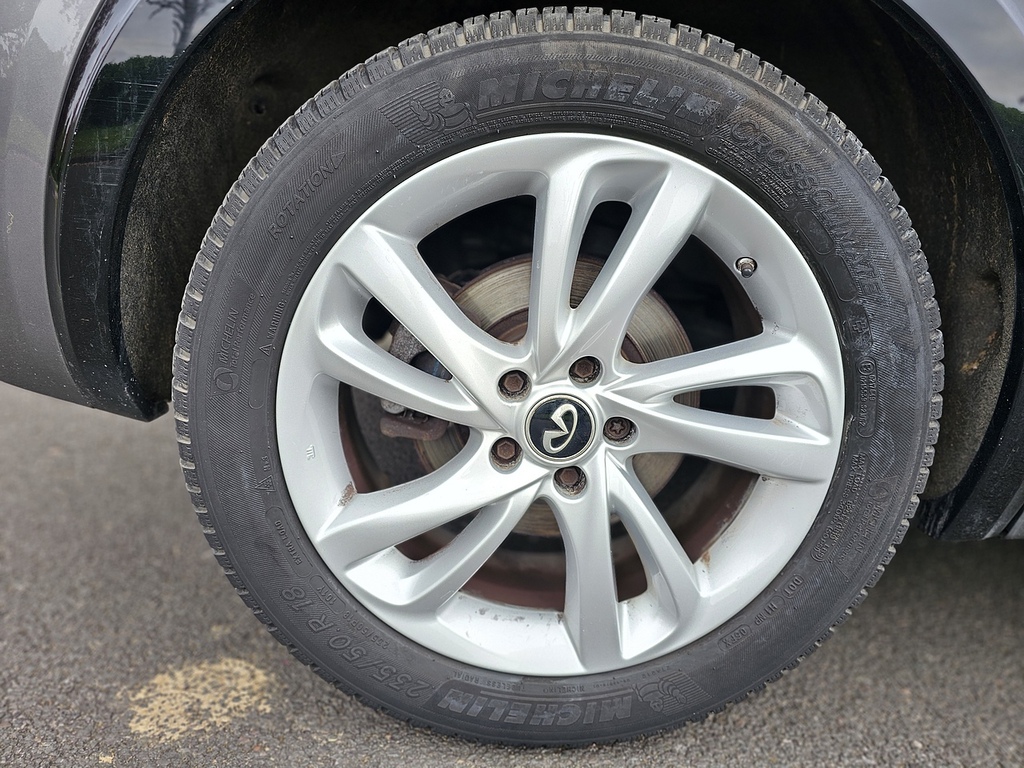 Infiniti Q30 Hatchback Silver #38
