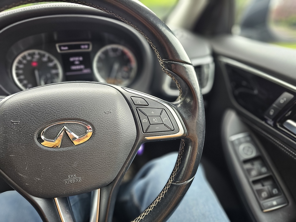 Infiniti Q30 Hatchback Silver #13