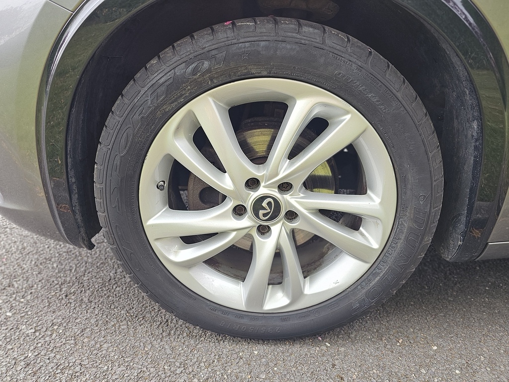 Infiniti Q30 Hatchback Silver #41