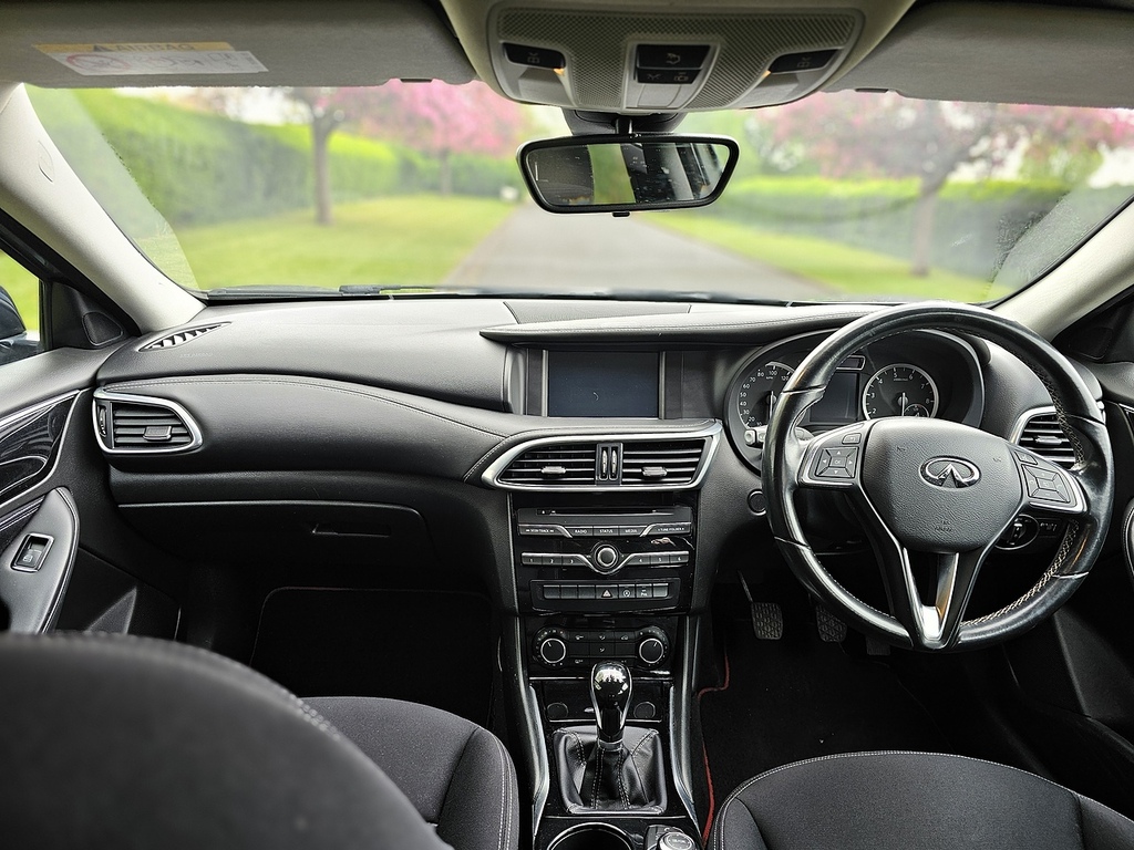 Infiniti Q30 Hatchback Silver #14